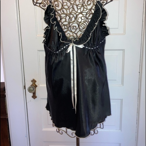 ADORABLE Black Nightie And Robe - Picture 1 of 15